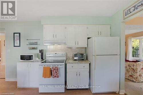 7715 Swan St, Niagara Falls, ON - Indoor Photo Showing Kitchen