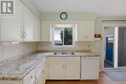 7715 Swan St, Niagara Falls, ON - Indoor Photo Showing Kitchen With Double Sink