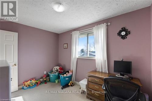 7715 Swan St, Niagara Falls, ON - Indoor Photo Showing Office