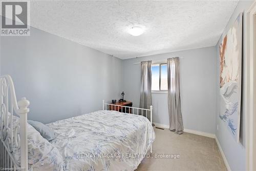 7715 Swan St, Niagara Falls, ON - Indoor Photo Showing Bedroom