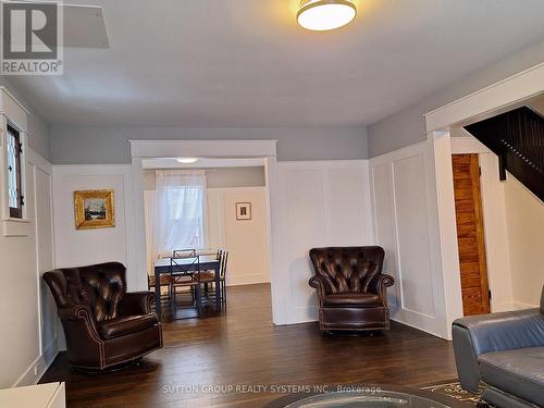 4627 Simcoe St, Niagara Falls, ON - Indoor Photo Showing Living Room