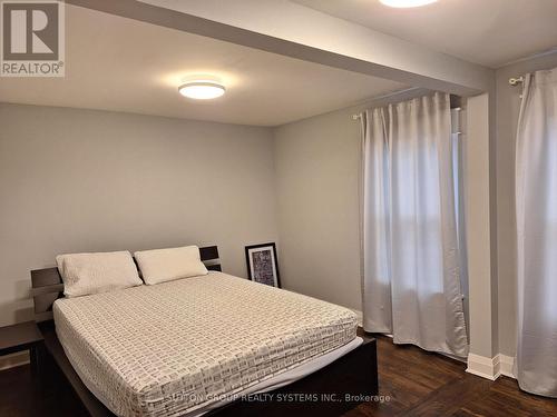 4627 Simcoe St, Niagara Falls, ON - Indoor Photo Showing Bedroom