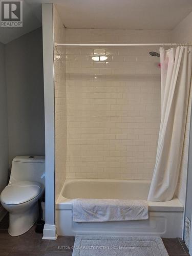 4627 Simcoe St, Niagara Falls, ON - Indoor Photo Showing Bathroom