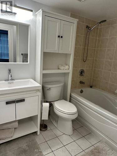 424 - 5233 Dundas Street, Toronto, ON - Indoor Photo Showing Bathroom