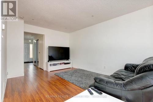 #132 -132 Baronwood Crt, Brampton, ON - Indoor Photo Showing Living Room