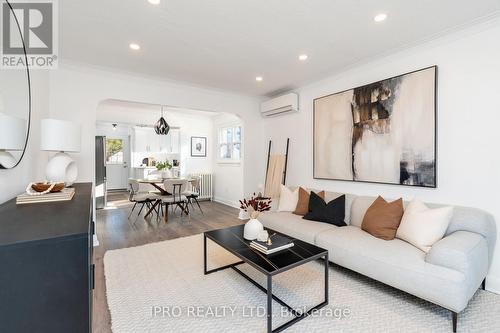 55 Northridge Avenue, Toronto, ON - Indoor Photo Showing Living Room