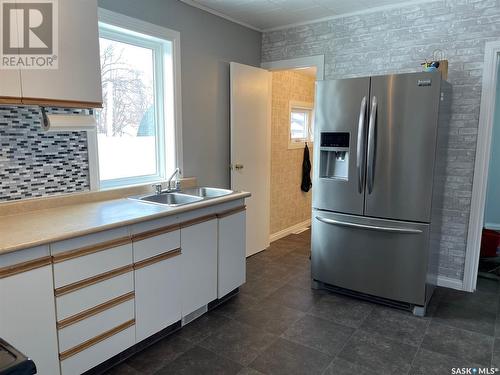 821 King Street, Estevan, SK - Indoor Photo Showing Kitchen With Double Sink