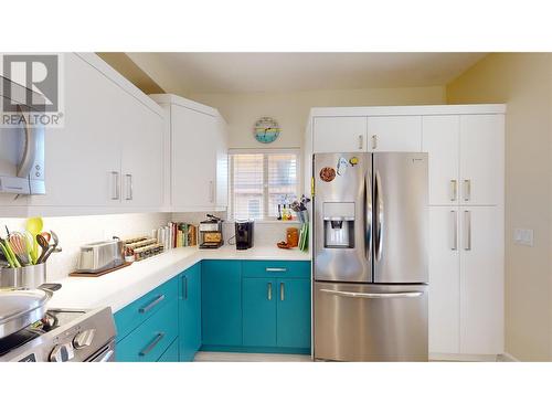 3996 Beach Avenue Unit# 205, Peachland, BC - Indoor Photo Showing Kitchen