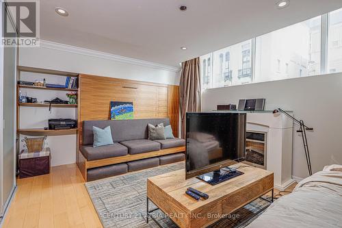 #1412 -1 King St W, Toronto, ON - Indoor Photo Showing Living Room