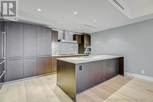 2808 - 180 University Avenue, Toronto, ON - Indoor Photo Showing Kitchen