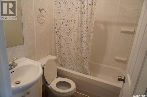 464 Halifax Street, Regina, SK - Indoor Photo Showing Bathroom
