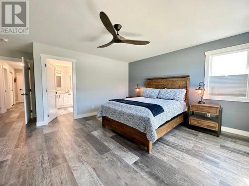 7016 Wren Drive, Osoyoos, BC - Indoor Photo Showing Bedroom