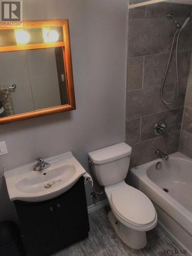 466 Spruce St S, Timmins, ON - Indoor Photo Showing Bathroom