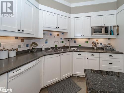 1020 Birch Glen Road Unit# Villa 7 W8, Baysville, ON - Indoor Photo Showing Kitchen With Double Sink