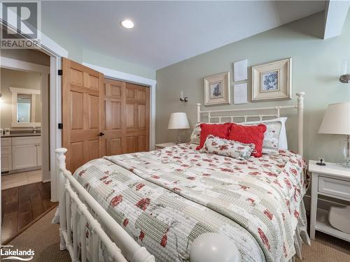1020 Birch Glen Road Unit# Villa 7 W8, Baysville, ON - Indoor Photo Showing Bedroom