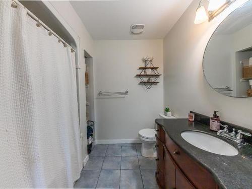 3192 Wawn Cres, Kamloops, BC - Indoor Photo Showing Bathroom