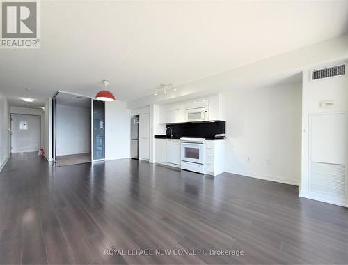 #2108 -21 Iceboat Terr, Toronto, ON - Indoor Photo Showing Living Room
