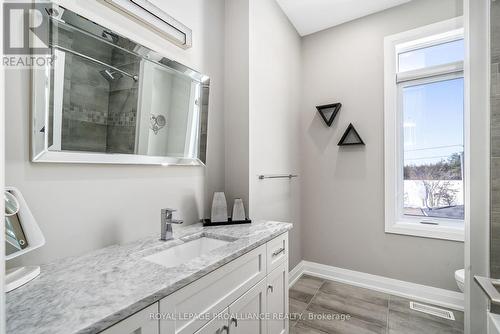 108 Foster Rd, Prince Edward County, ON - Indoor Photo Showing Bathroom