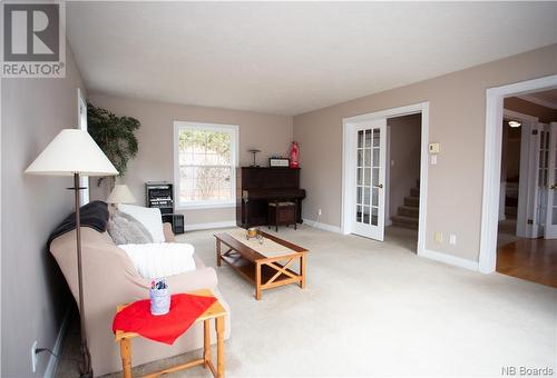 18 Hillview Street, Upper Kingsclear, NB - Indoor Photo Showing Living Room
