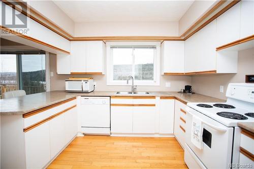 18 Hillview Street, Upper Kingsclear, NB - Indoor Photo Showing Kitchen With Double Sink