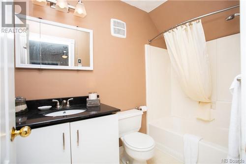 18 Hillview Street, Upper Kingsclear, NB - Indoor Photo Showing Bathroom