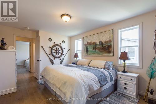 1649 County Rd 15 Road N, Prince Edward County, ON - Indoor Photo Showing Bedroom