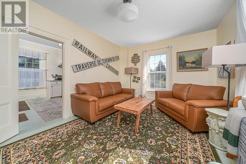 1 Lake Street, Prince Edward County, ON - Indoor Photo Showing Living Room