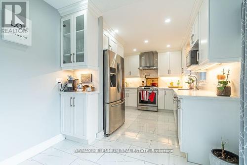 1698 Chester Dr N, Caledon, ON - Indoor Photo Showing Kitchen With Upgraded Kitchen