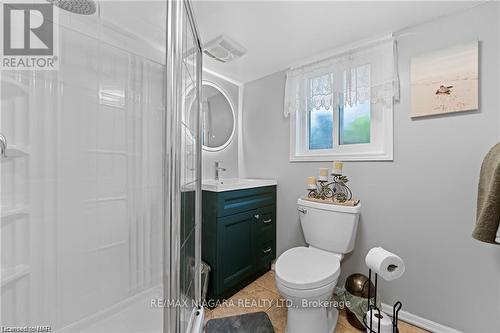 6157 Monterey Ave, Niagara Falls, ON - Indoor Photo Showing Bathroom