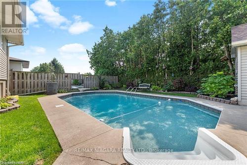 6157 Monterey Ave, Niagara Falls, ON - Outdoor With In Ground Pool With Backyard