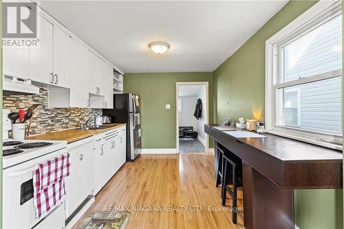 423 Welland Avenue, St. Catharines, ON - Indoor Photo Showing Kitchen With Double Sink
