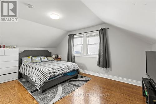 423 Welland Avenue, St. Catharines, ON - Indoor Photo Showing Bedroom