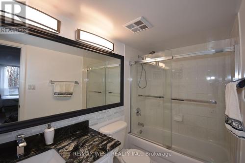 310-29 Northern Heights Dr, Richmond Hill, ON - Indoor Photo Showing Bathroom