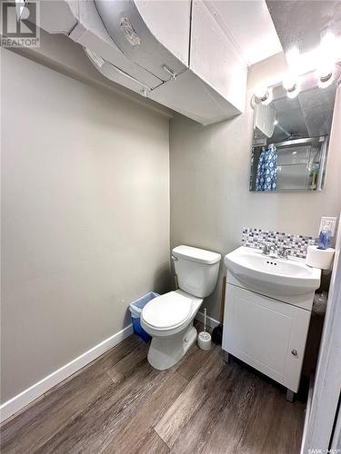 201 27Th Street W, Saskatoon, SK - Indoor Photo Showing Bathroom
