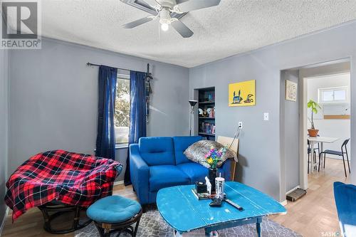 202 L Avenue S, Saskatoon, SK - Indoor Photo Showing Living Room