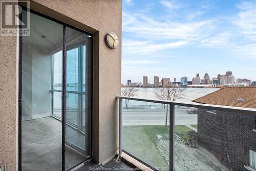 1225 Riverside Drive West Unit# 307, Windsor, ON - Outdoor With Balcony With View