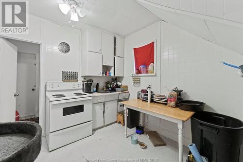 1011 Albert Road, Windsor, ON - Indoor Photo Showing Kitchen