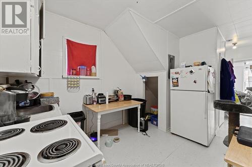 1011 Albert Road, Windsor, ON - Indoor Photo Showing Kitchen