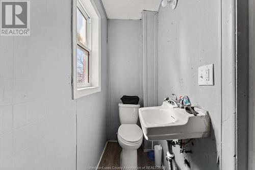 1011 Albert Road, Windsor, ON - Indoor Photo Showing Bathroom