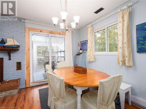 1034 Dorcas Bay Road, Tobermory, ON - Indoor Photo Showing Dining Room