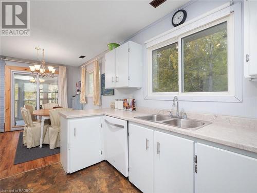 1034 Dorcas Bay Road, Tobermory, ON - Indoor Photo Showing Kitchen With Double Sink