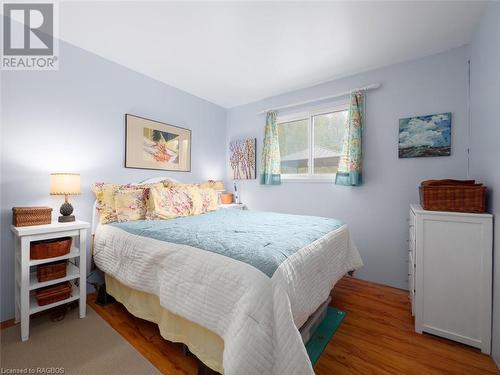 1034 Dorcas Bay Road, Tobermory, ON - Indoor Photo Showing Bedroom