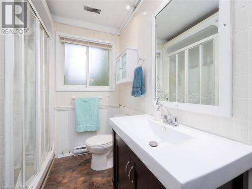 1034 Dorcas Bay Road, Tobermory, ON - Indoor Photo Showing Bathroom