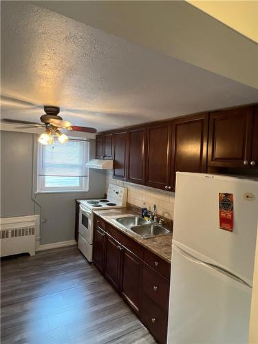 2336 Mountainside Drive, Burlington, ON - Indoor Photo Showing Kitchen With Double Sink