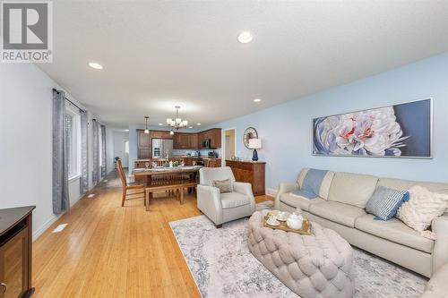 506 Zone Street, Plympton-Wyoming, ON - Indoor Photo Showing Living Room