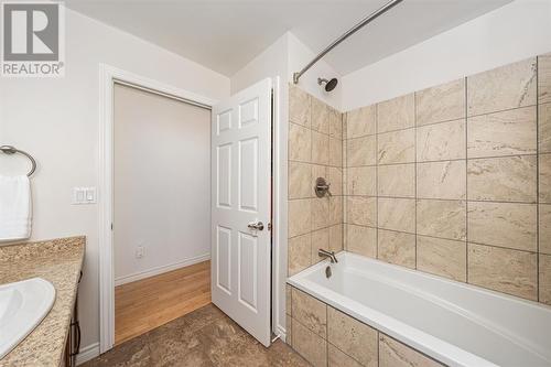 506 Zone Street, Plympton-Wyoming, ON - Indoor Photo Showing Bathroom