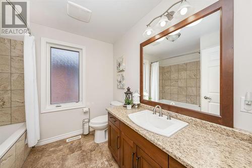 506 Zone Street, Plympton-Wyoming, ON - Indoor Photo Showing Bathroom