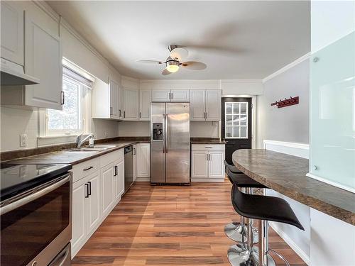 367 Bridge Street, Virden, MB - Indoor Photo Showing Kitchen With Double Sink