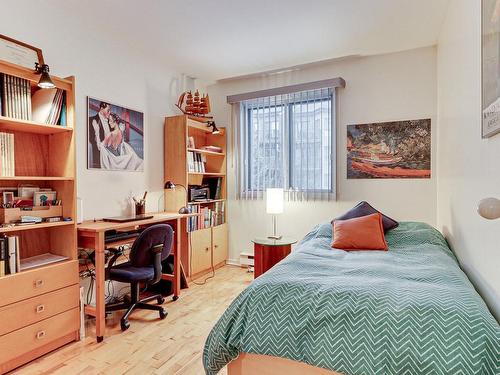 Chambre Ã Â coucher - 4-383 Rue Lulli, Laval (Laval-Des-Rapides), QC - Indoor Photo Showing Bedroom