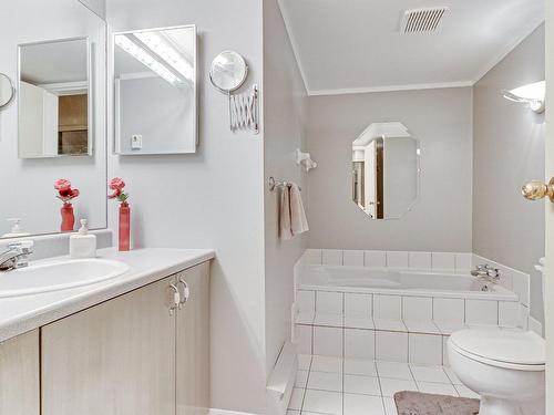 Salle de bains - 4-383 Rue Lulli, Laval (Laval-Des-Rapides), QC - Indoor Photo Showing Bathroom